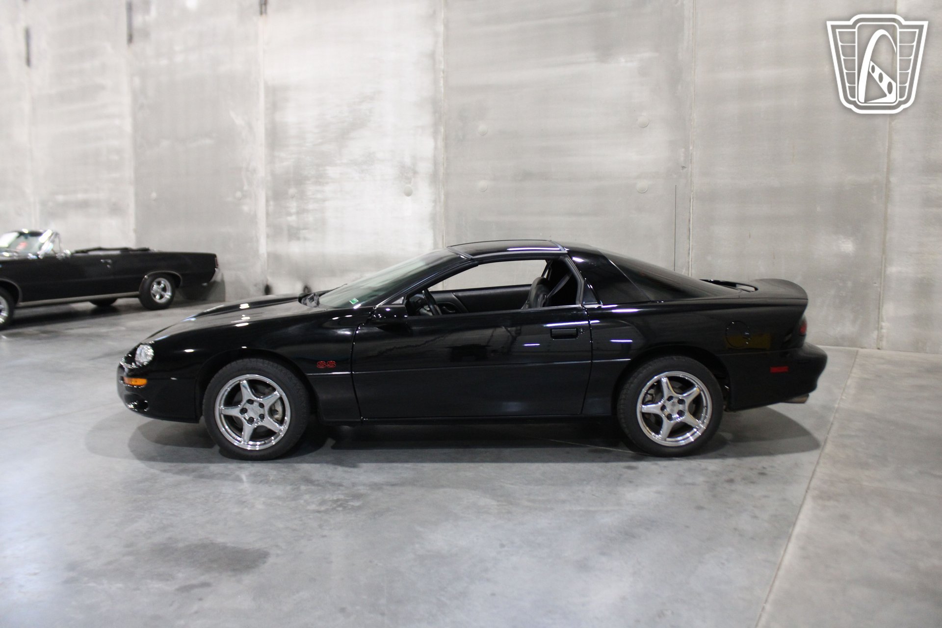 Used 2000 Chevrolet Camaro Z28 w/ SS Performance/Appearance Pkg RWD image 3
