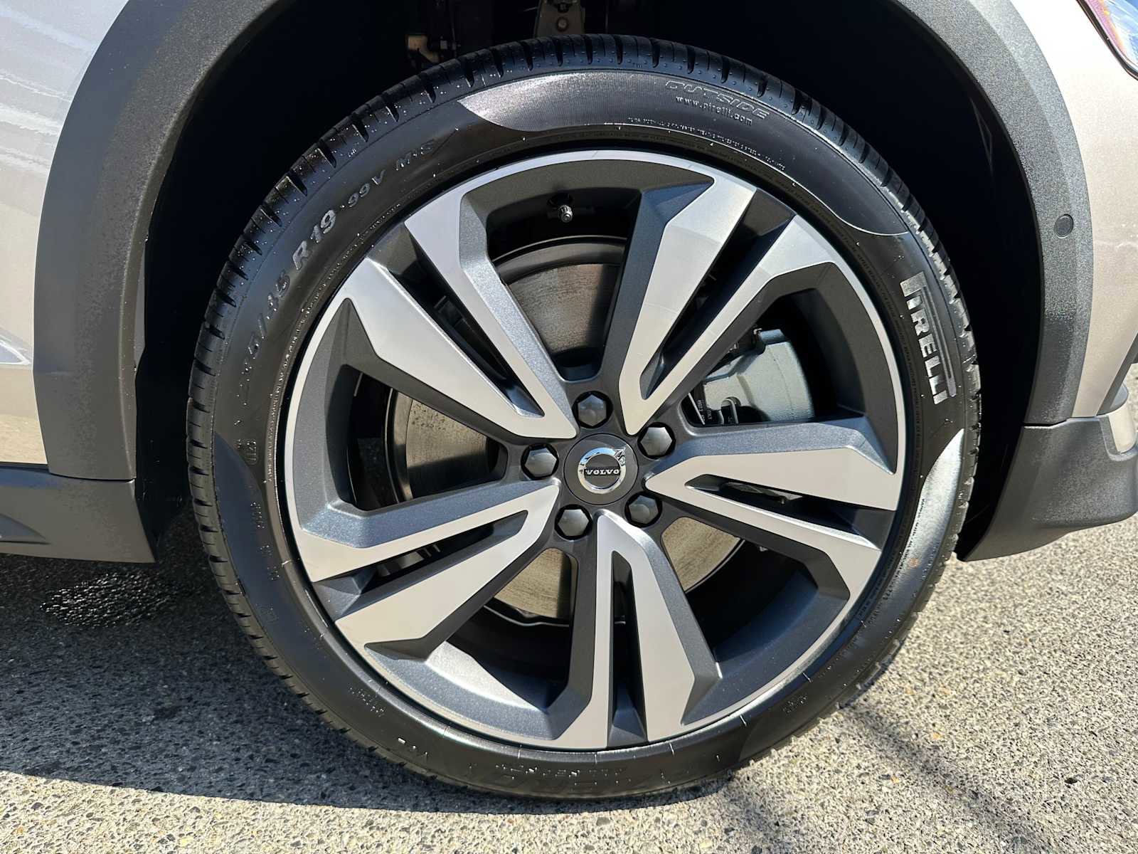 New 2026 Volvo V60 B5 Cross Country Plus w/ Climate Package image 9