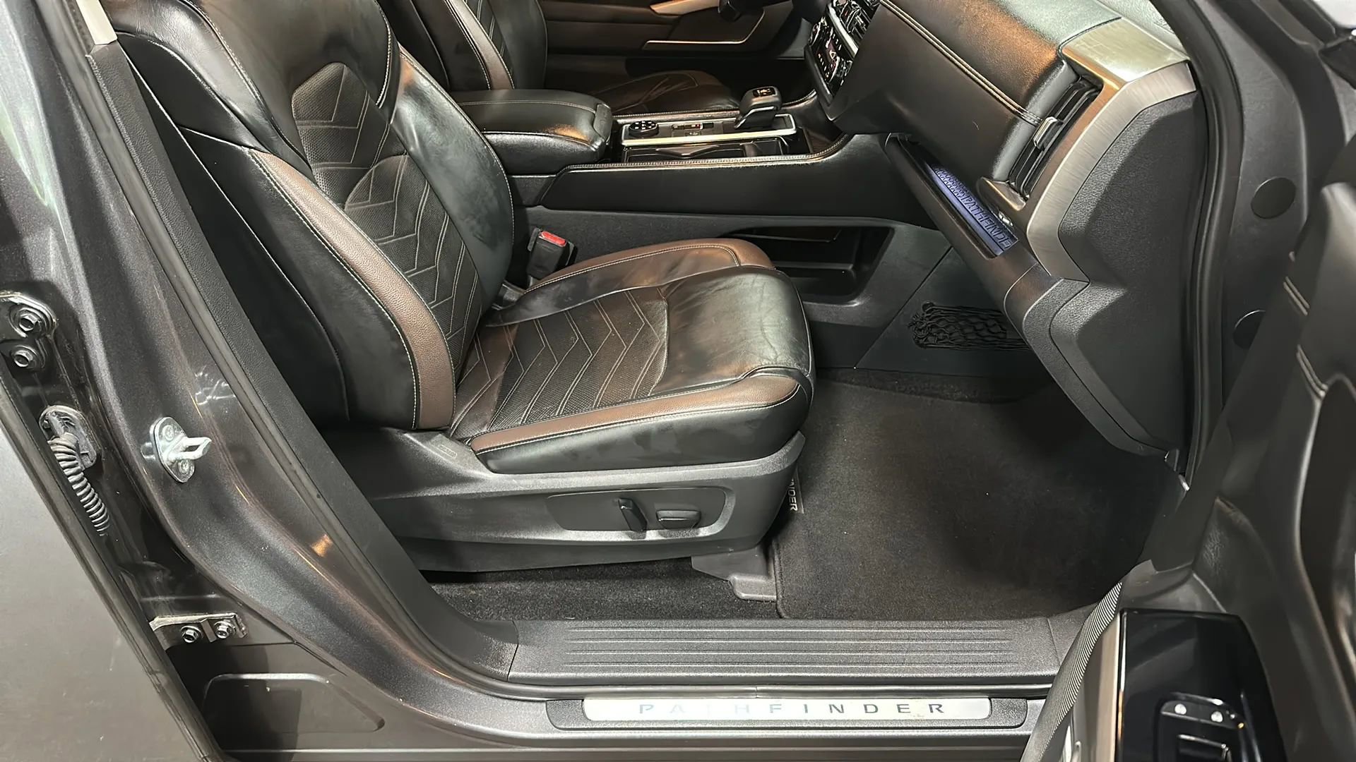 Used 2022 Nissan Pathfinder Platinum w/ Cargo Package image 20