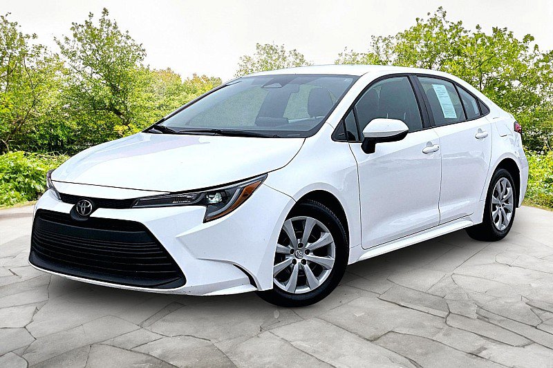 Used 2023 Toyota Corolla LE FWD image 1
