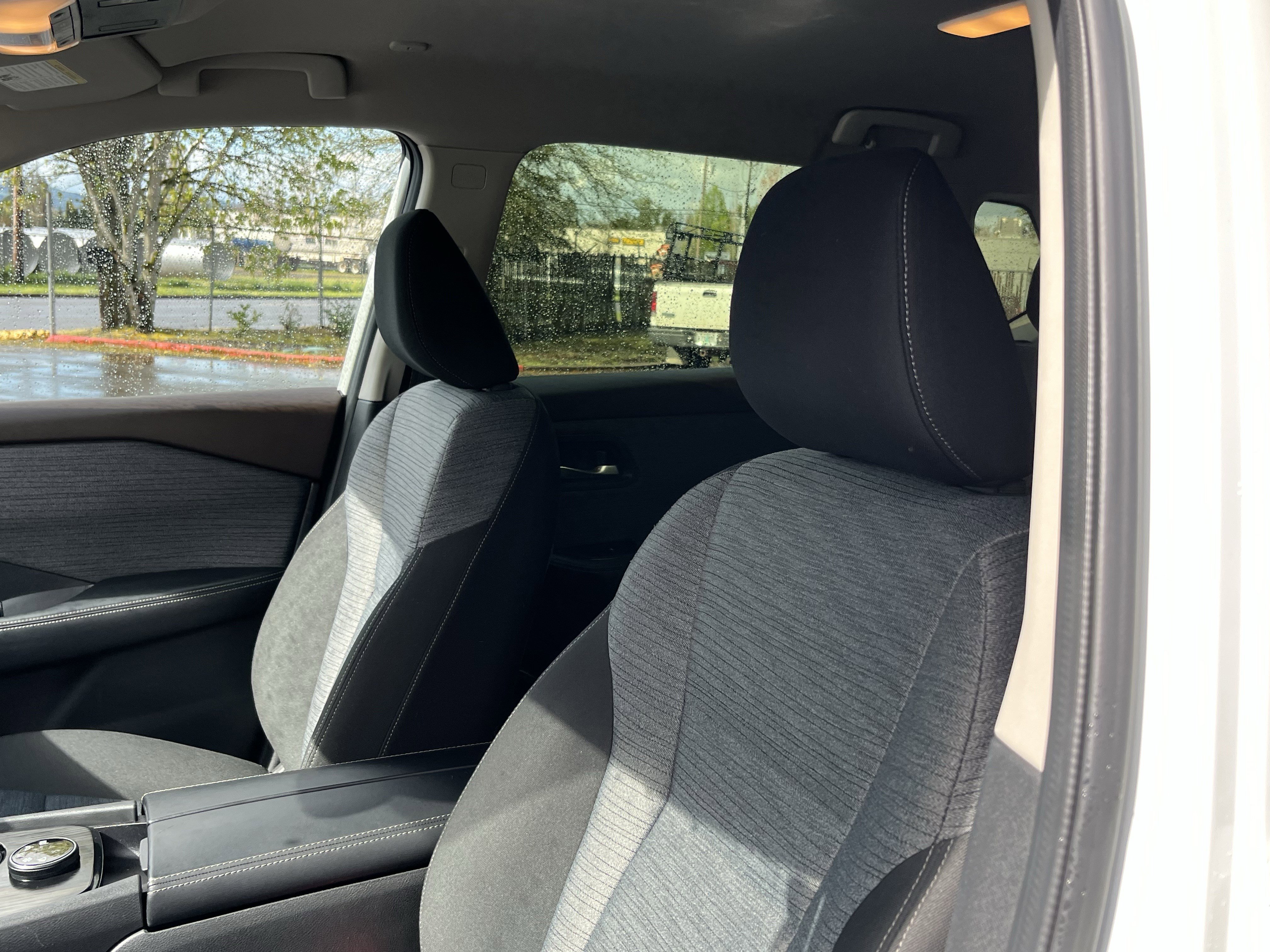 Used 2023 Nissan Rogue SV image 17