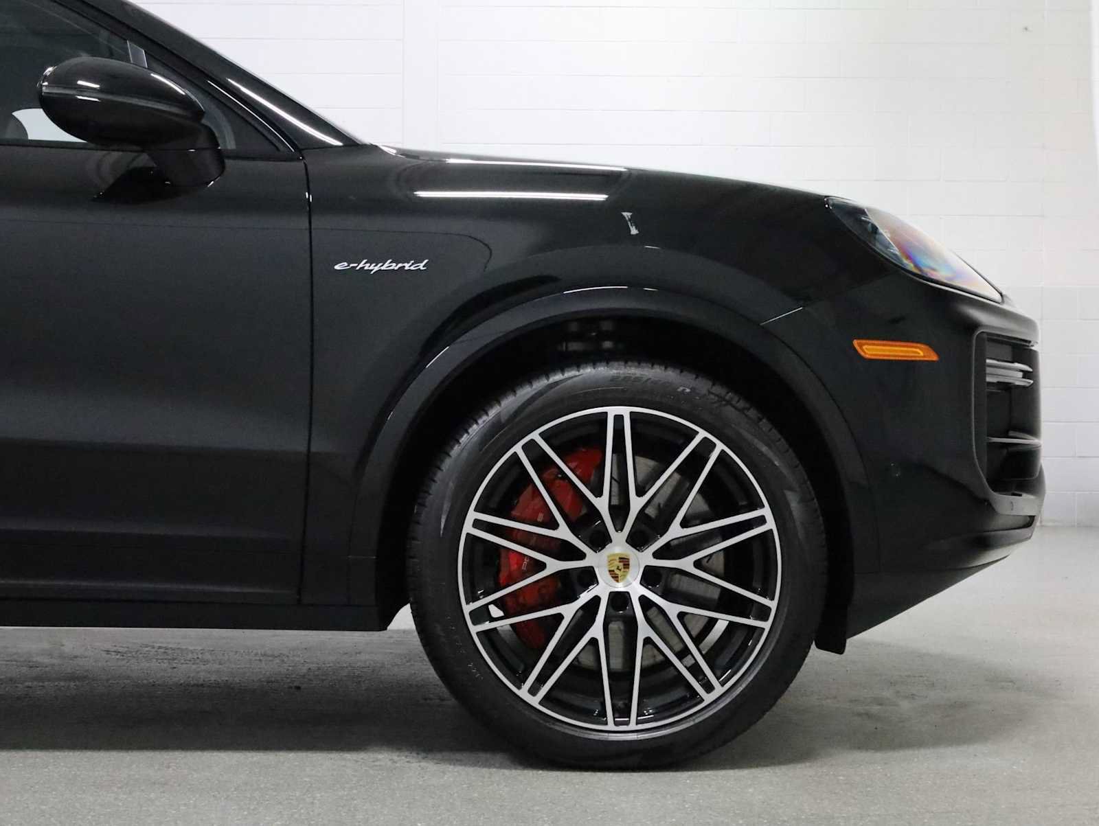 Certified 2024 Porsche Cayenne Turbo AWD/4WD image 11