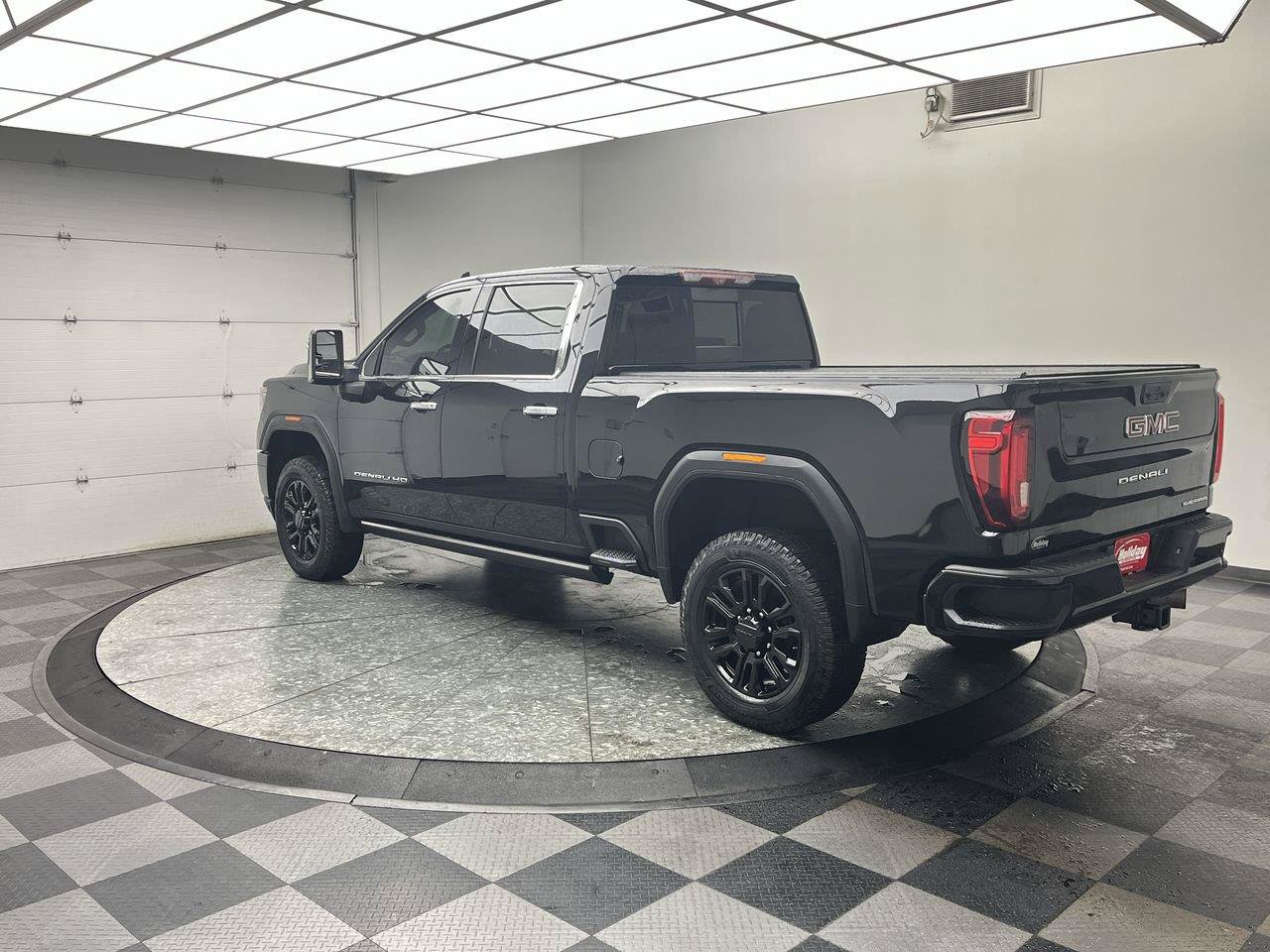 Certified 2021 GMC Sierra 2500 Denali w/ Denali Black Diamond Edition AWD/4WD image 2