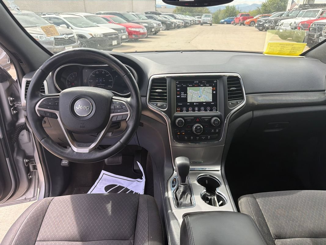 Used 2018 Jeep Grand Cherokee Laredo AWD/4WD image 12