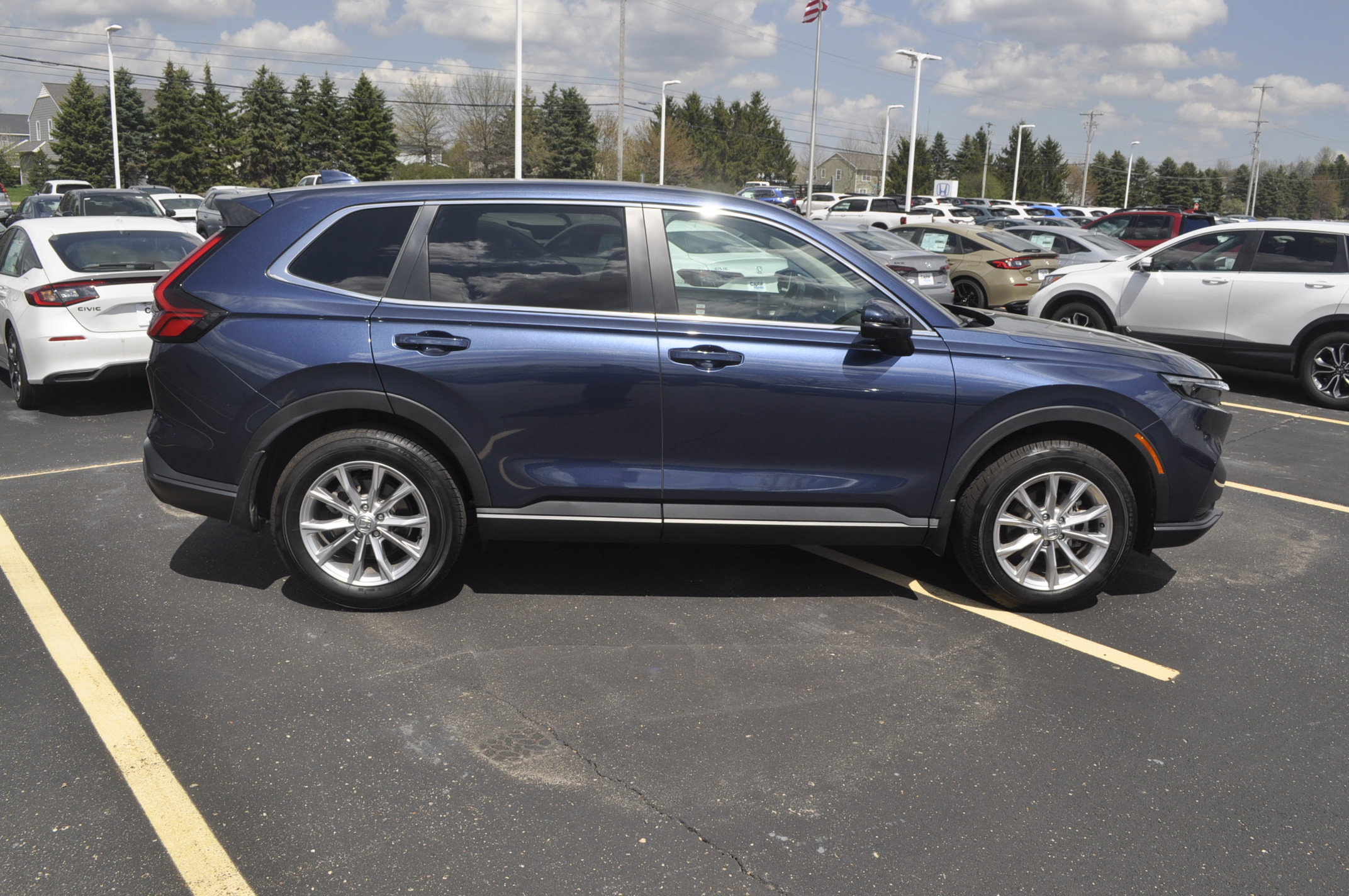 Used 2025 Honda CR-V EX image 8