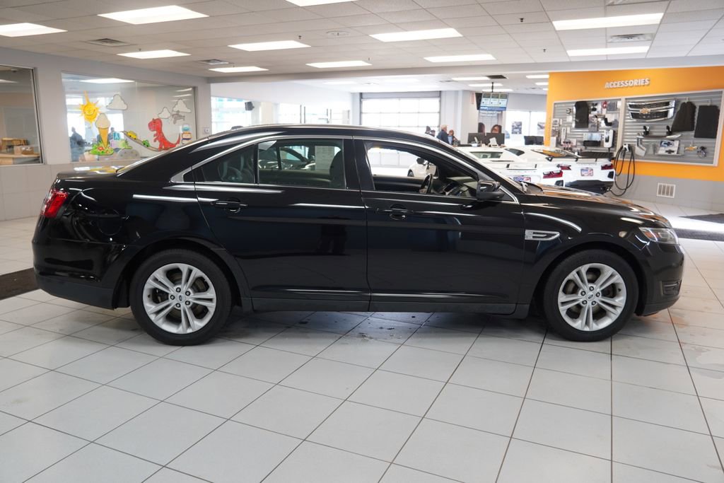 Used 2016 Ford Taurus SEL image 13