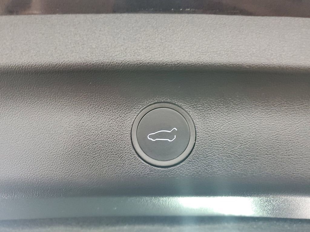 Used 2024 Tesla Model Y Long Range image 33