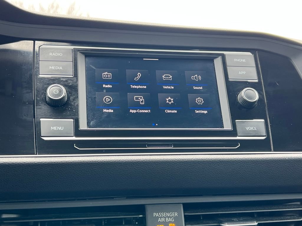 Used 2024 Volkswagen Jetta SE image 21