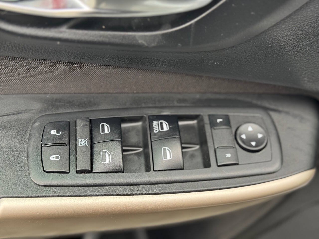 Used 2018 Jeep Cherokee Latitude w/ Altitude Package AWD/4WD image 22