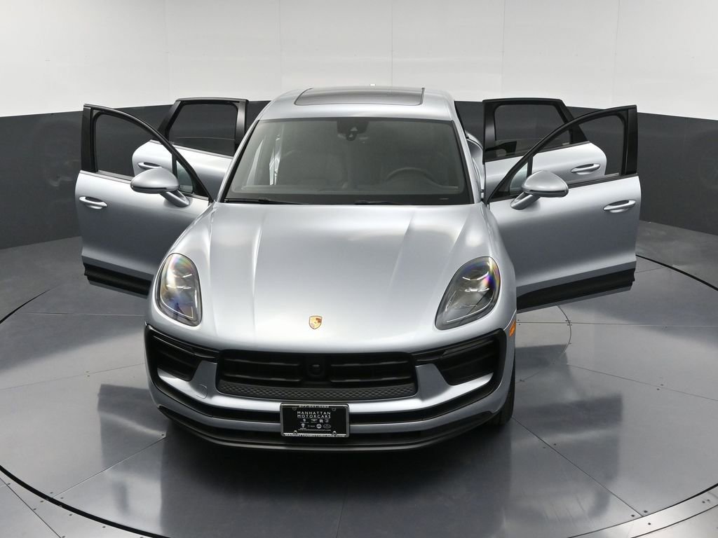 Certified 2025 Porsche Macan image 33