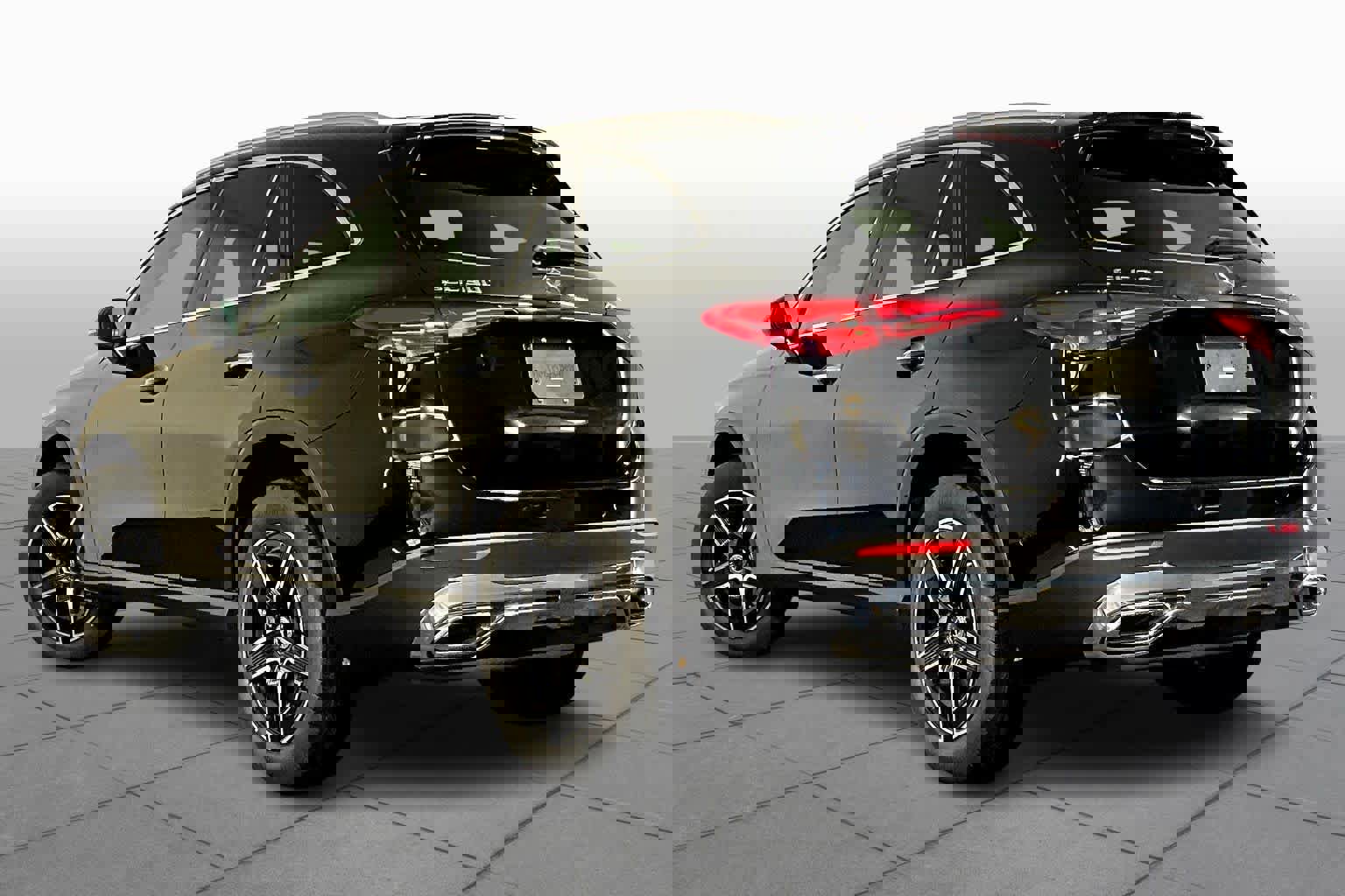 Used 2026 Mercedes-Benz GLC 300 4MATIC image 3