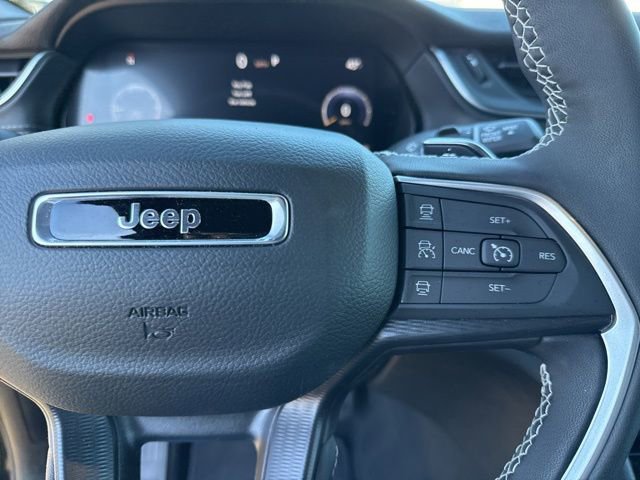 Used 2025 Jeep Grand Cherokee Laredo w/ Luxury Tech Group I image 39