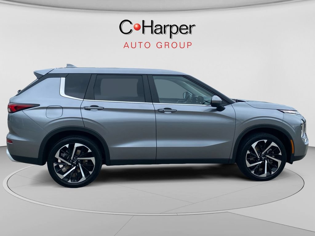 Used 2024 Mitsubishi Outlander SE AWD/4WD image 2