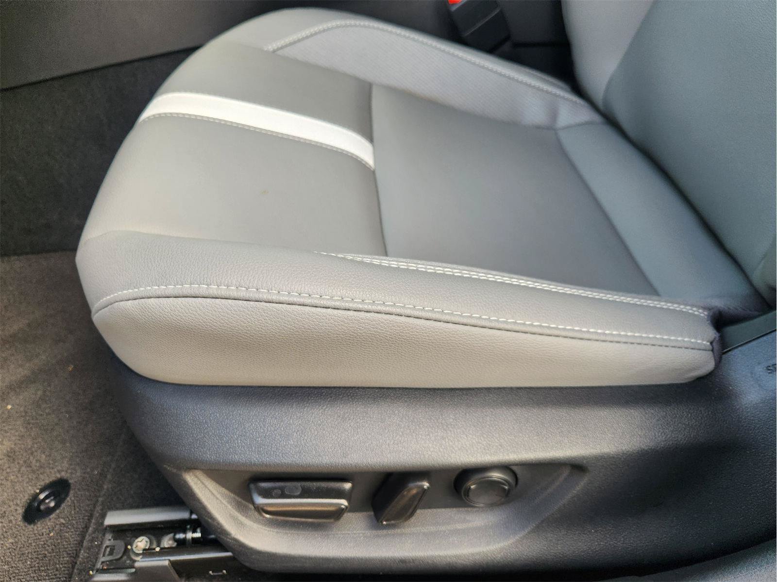 Used 2025 Toyota Camry SE w/ Convenience Package FWD image 24