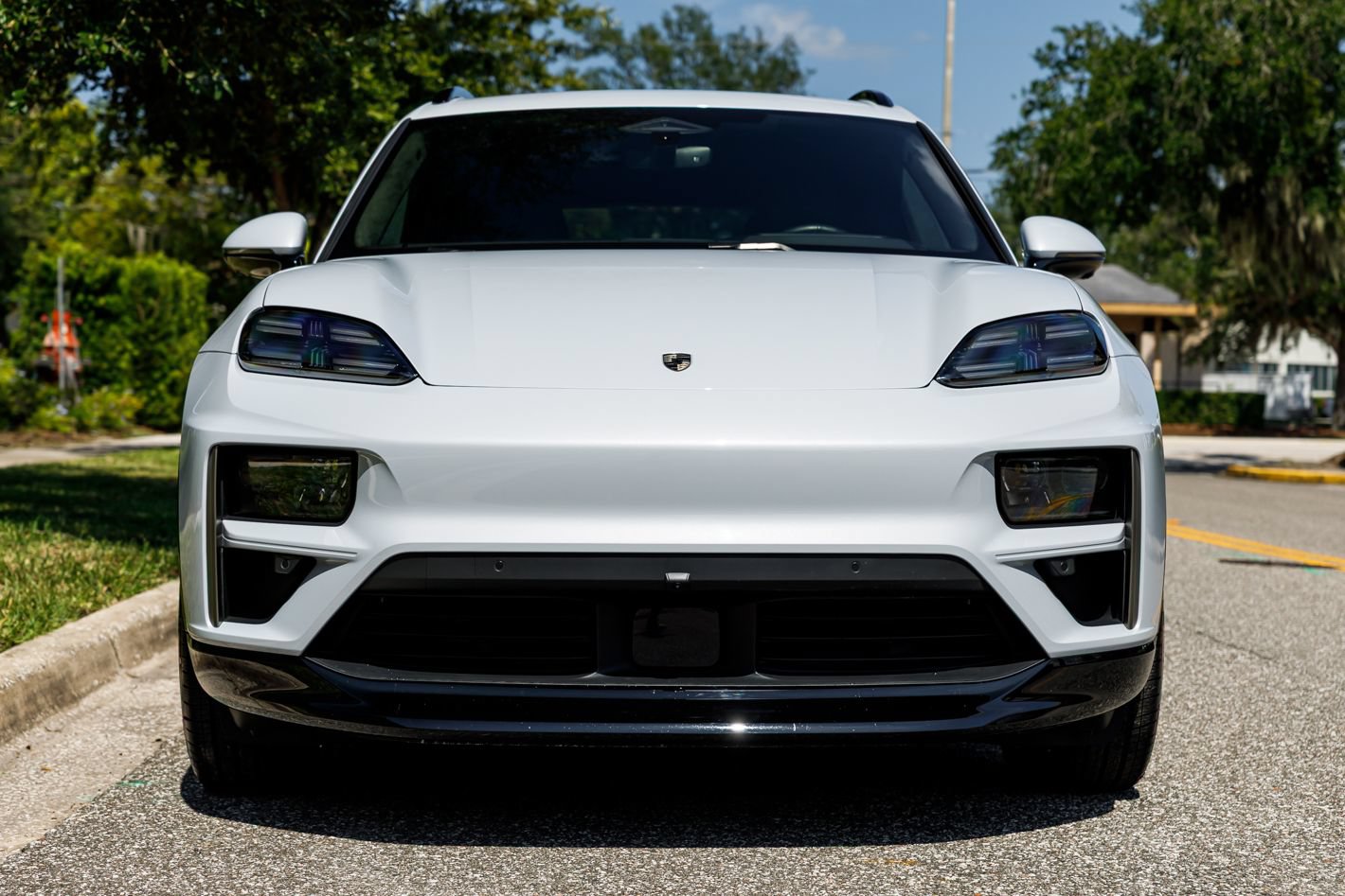 Used 2025 Porsche Macan Turbo Electric AWD/4WD image 15