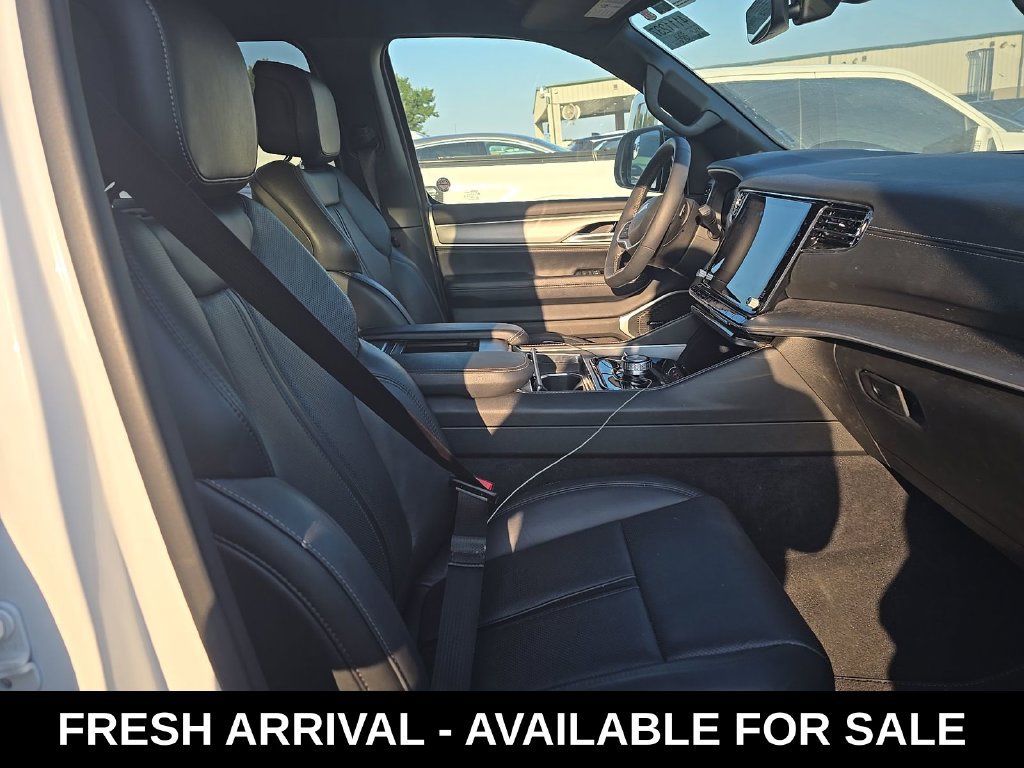 Used 2025 Jeep Wagoneer Series II AWD/4WD image 12