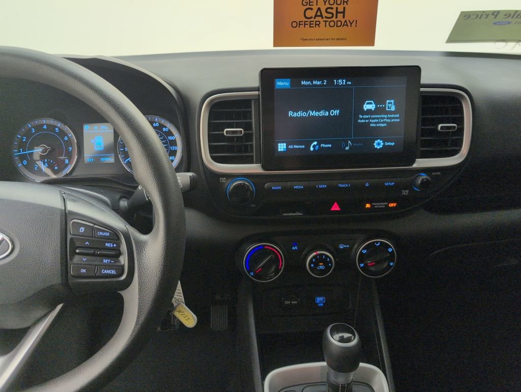Used 2021 Hyundai Venue SE image 17