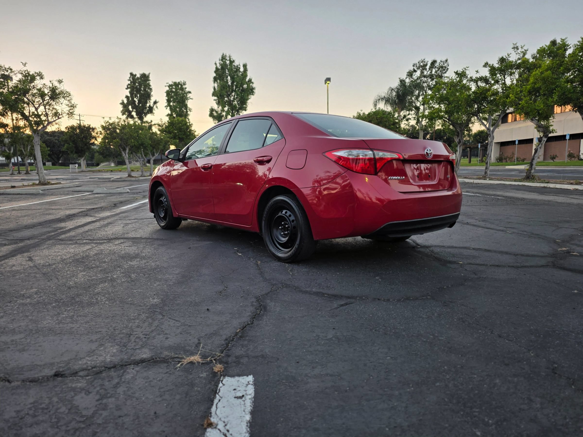 Used 2016 Toyota Corolla LE FWD image 7