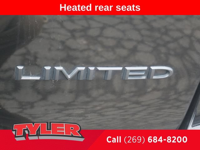 Used 2025 Chrysler Pacifica Limited FWD image 13
