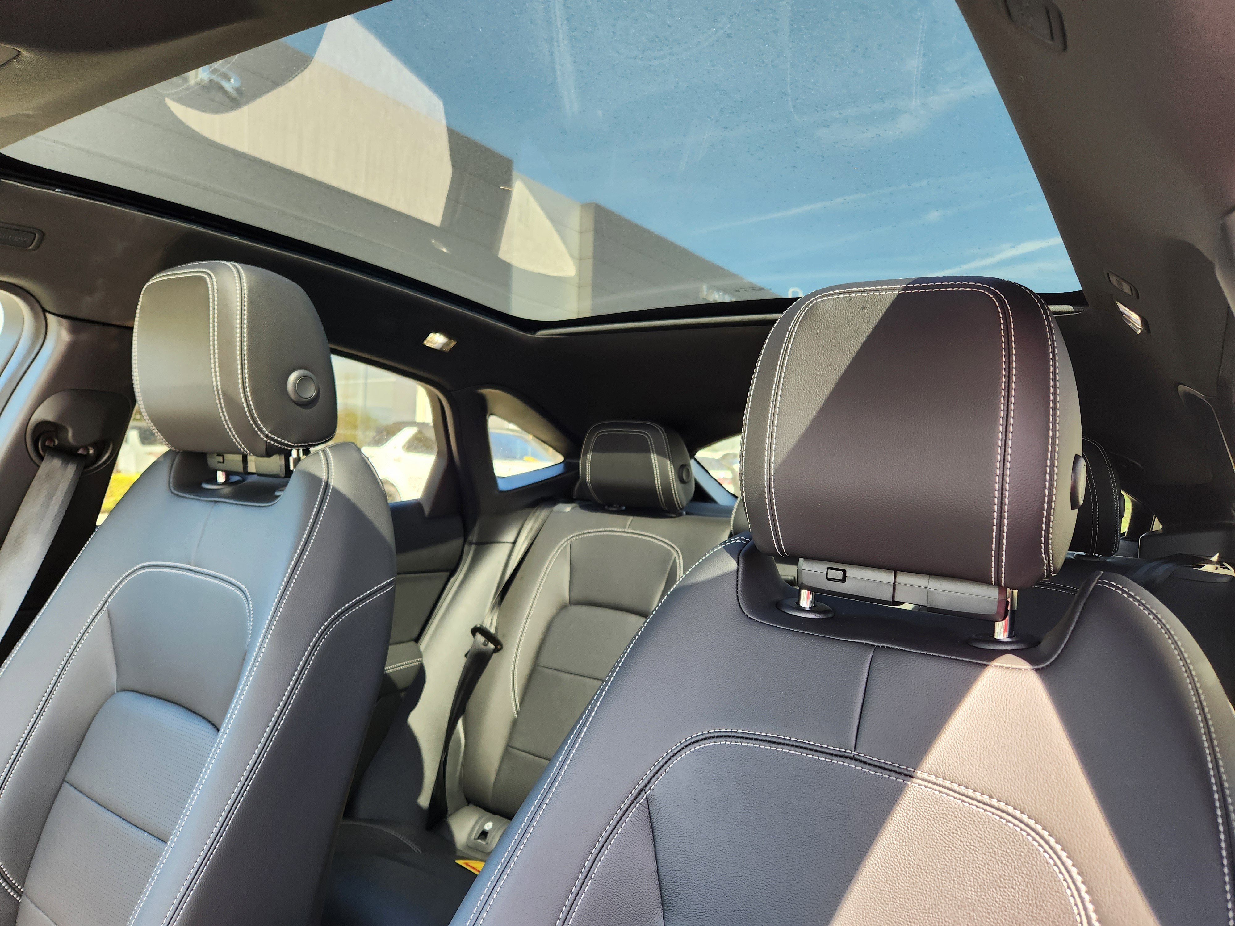 Used 2024 Jaguar E-PACE R-Dynamic SE image 8