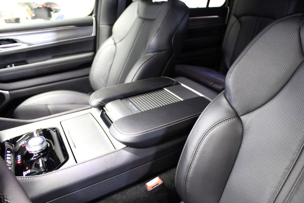 New 2025 Jeep Wagoneer L Series II image 23