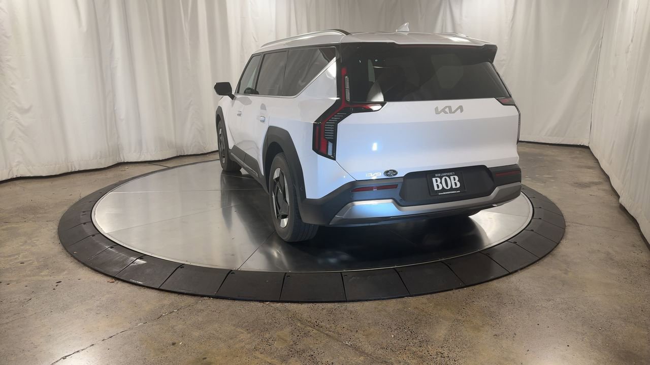 New 2026 Kia EV9 Wind image 8