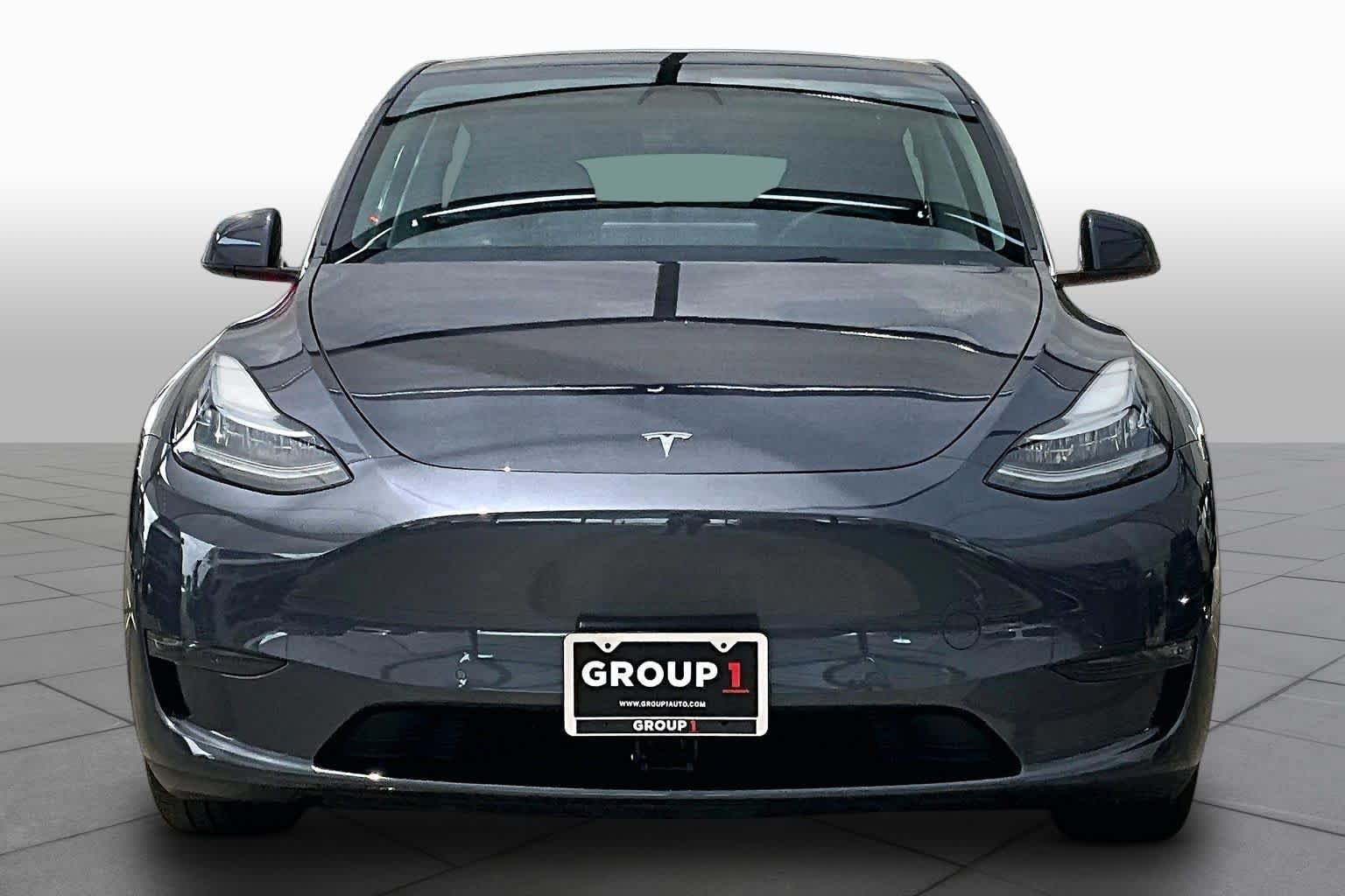 Used 2022 Tesla Model Y Long Range AWD/4WD image 2