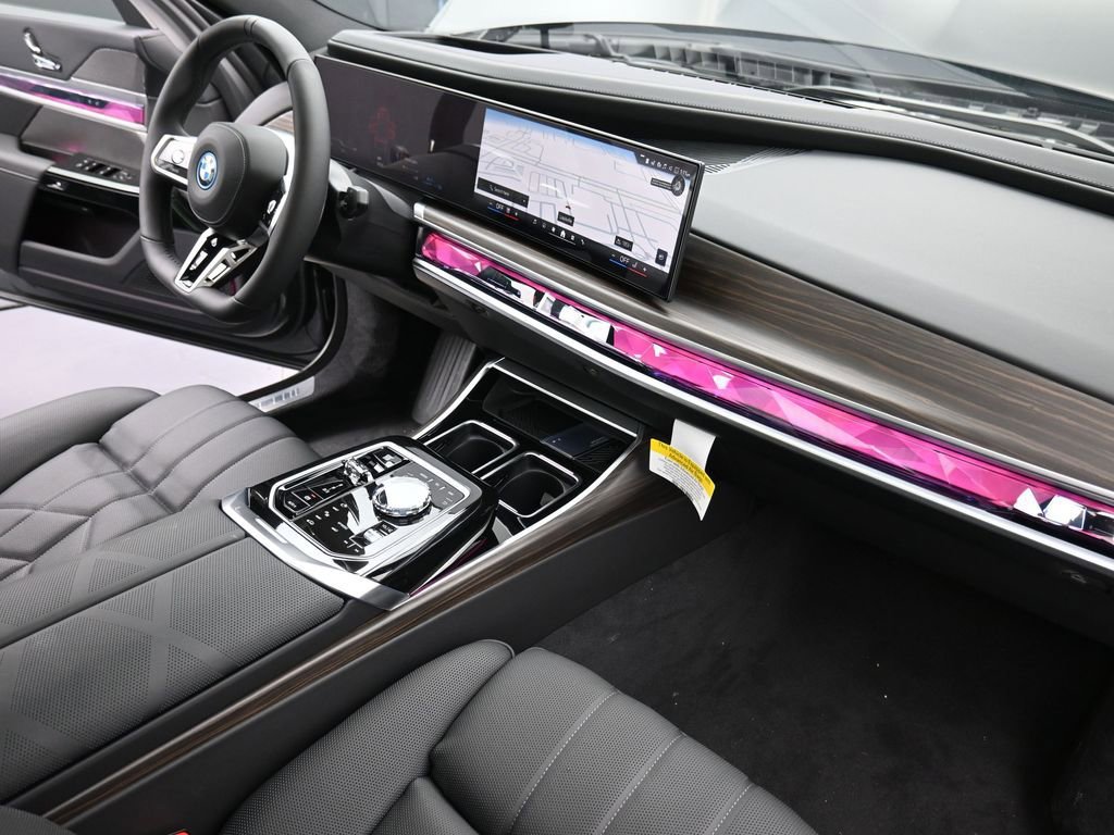 New 2026 BMW 750e xDrive image 21