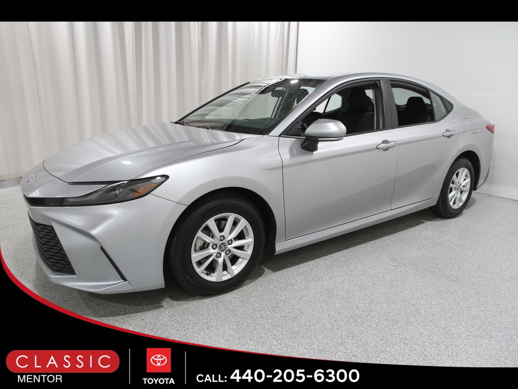 Used 2025 Toyota Camry LE image 3