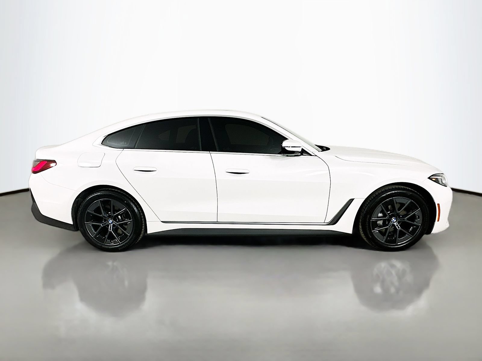 Used 2025 BMW i4 eDrive40 RWD image 4