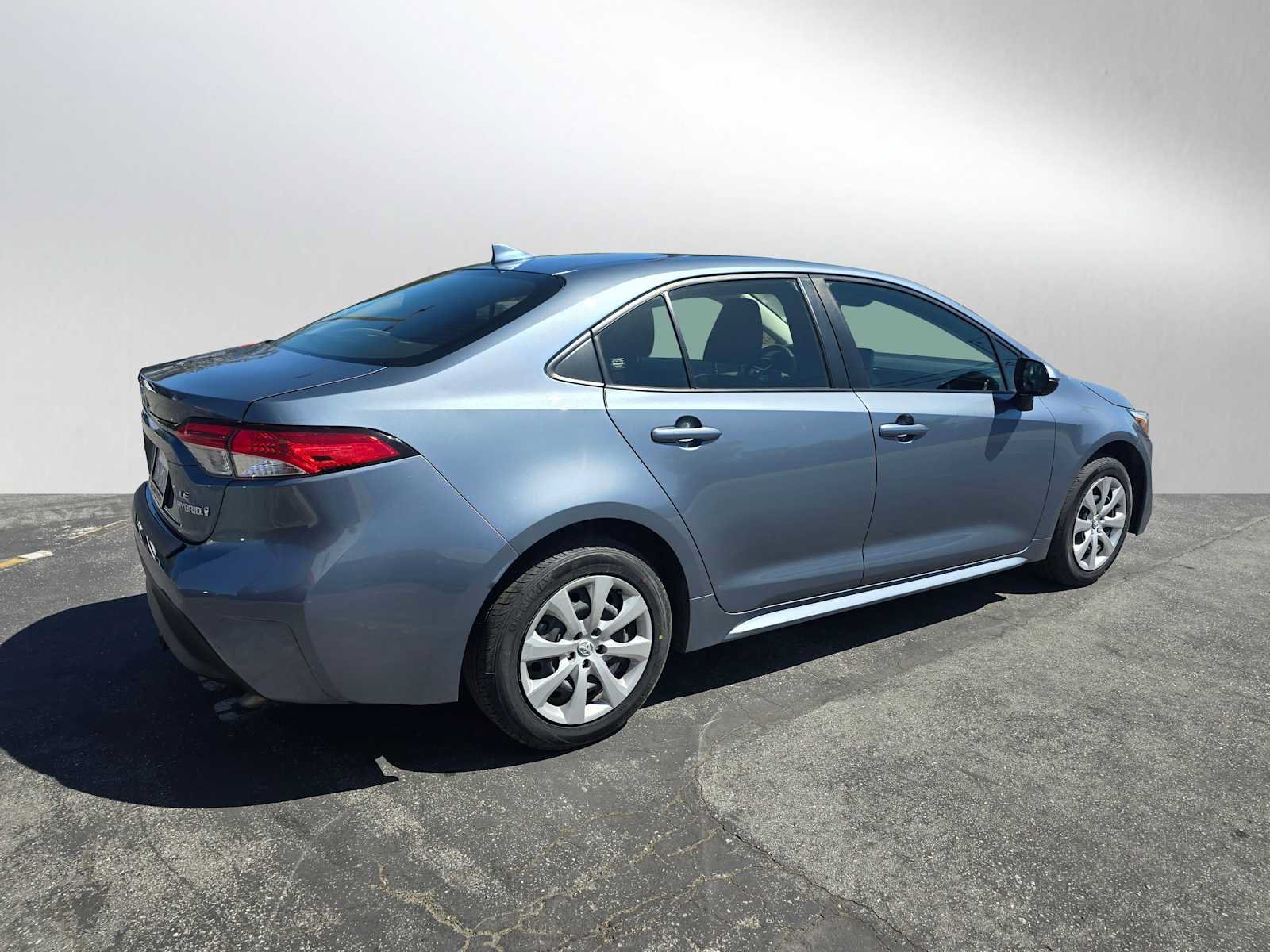 Used 2023 Toyota Corolla LE FWD image 3