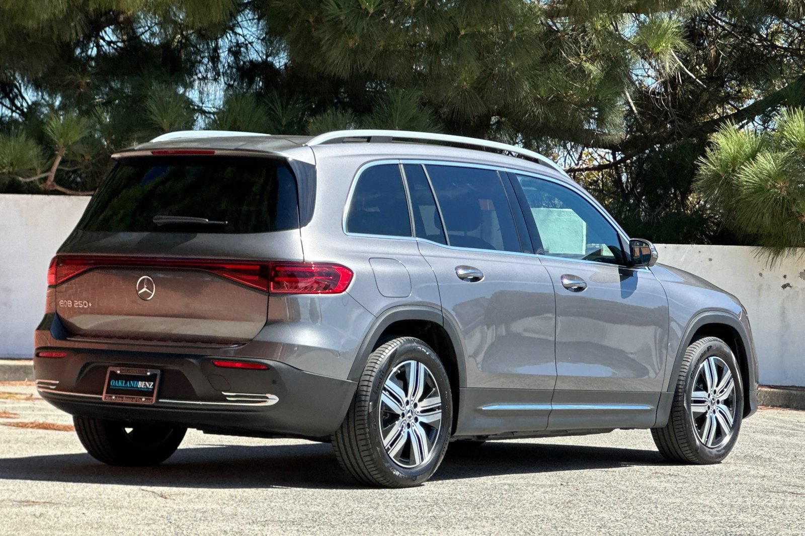 Certified 2025 Mercedes-Benz EQB 250+ image 5