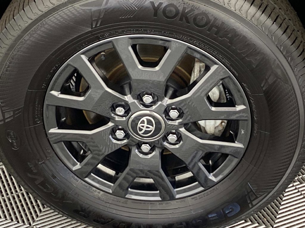 Used 2025 Toyota 4Runner SR5 AWD/4WD image 25