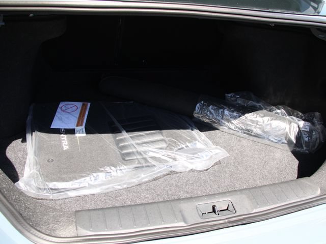 Certified 2025 Nissan Sentra SR w/ SR Premium Package FWD image 12