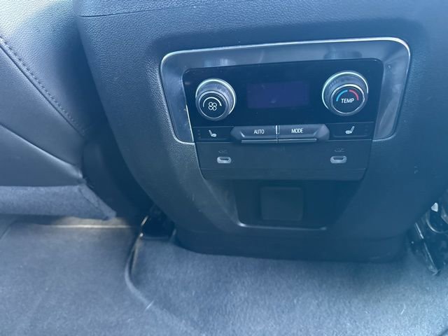 Used 2024 Chevrolet Suburban Premier image 37