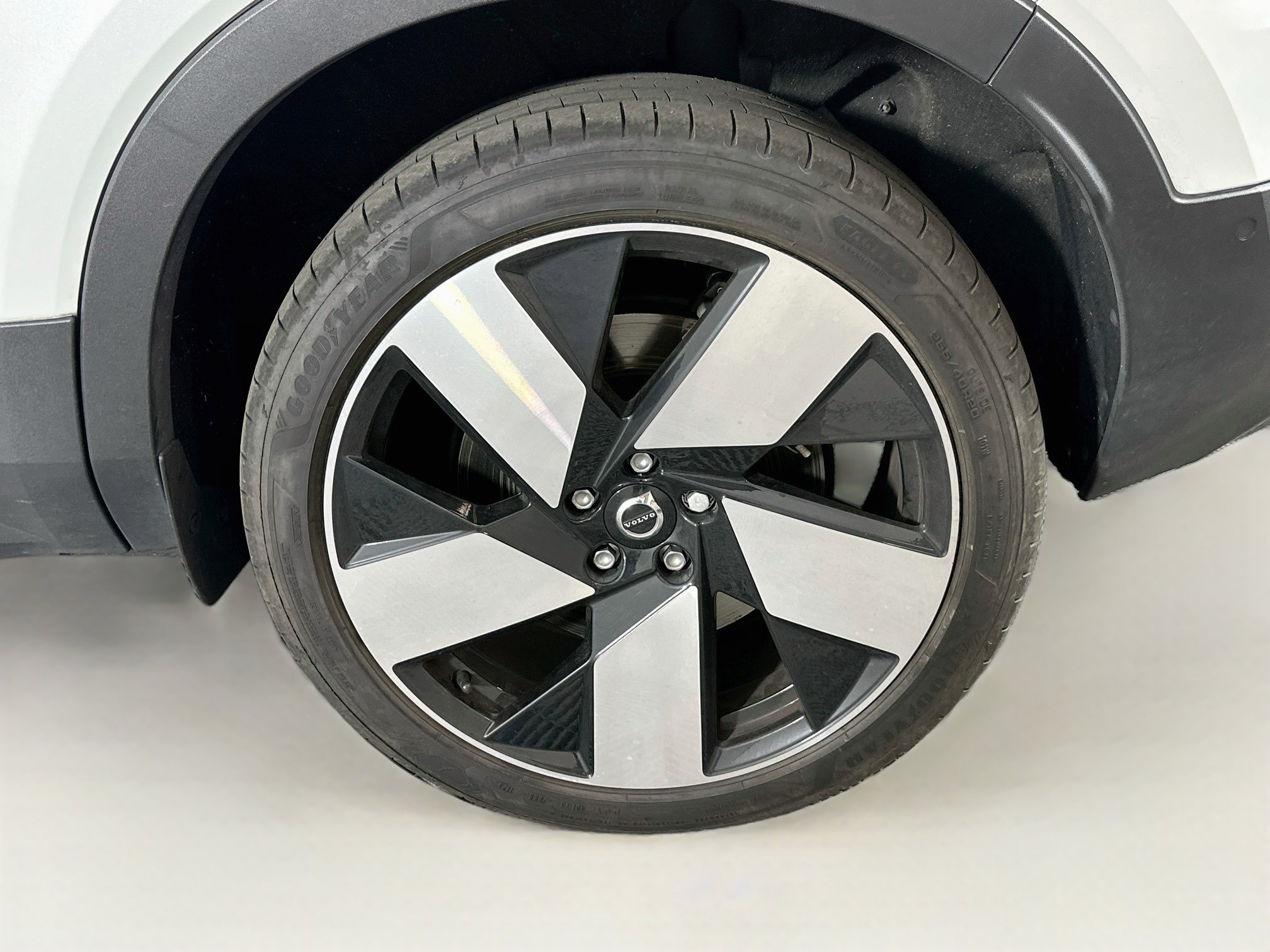 Used 2024 Volvo XC40 Recharge Plus w/ Protection Package Premier RWD image 11
