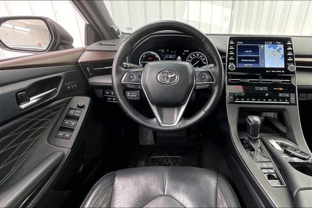 Used 2022 Toyota Avalon Limited w/ Advanced Safety Package FWD image 5
