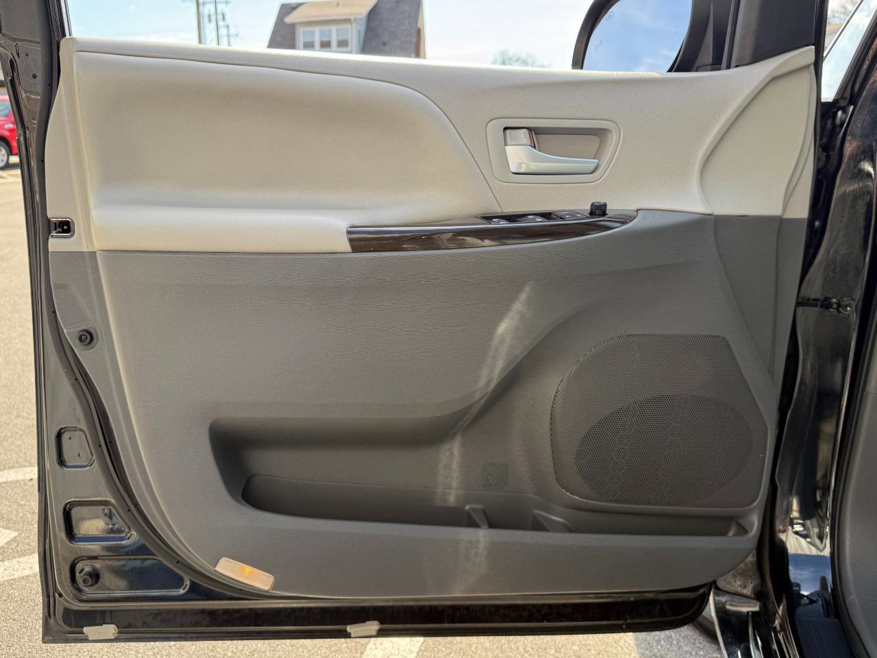 Used 2017 Toyota Sienna XLE w/ XLE Navigation Package image 21