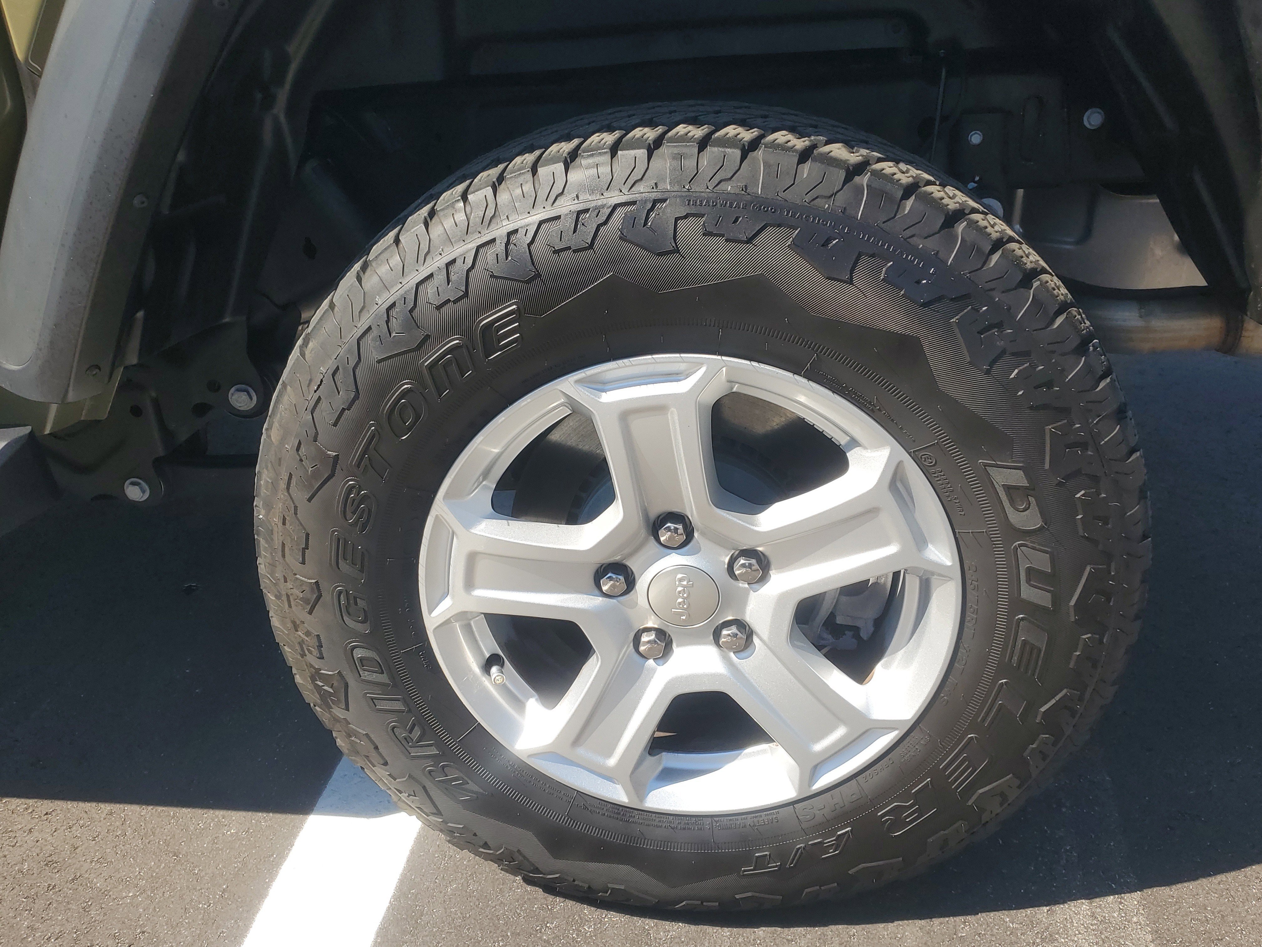 Used 2025 Jeep Gladiator Sport AWD/4WD image 8