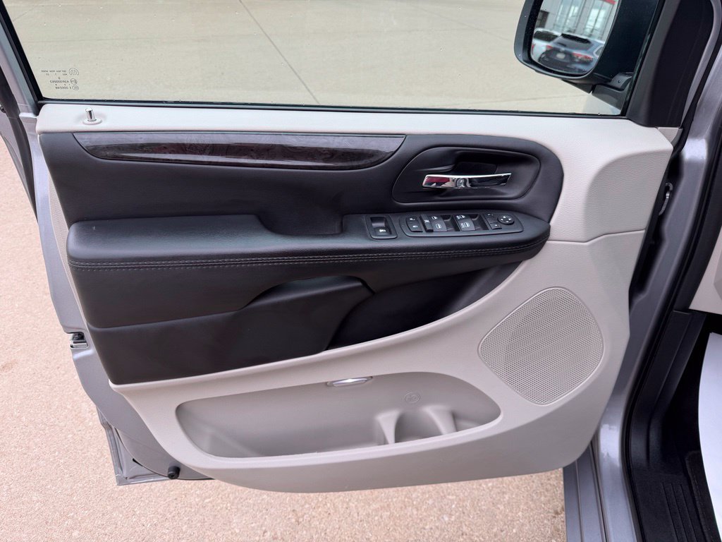 Used 2018 Dodge Grand Caravan SE FWD image 9