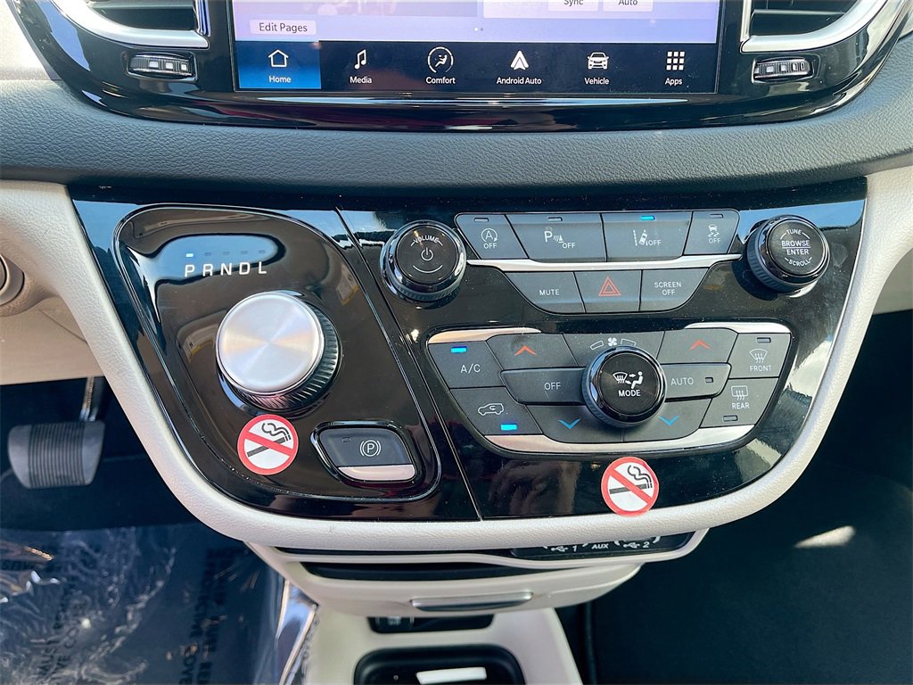 Used 2024 Chrysler Pacifica Touring-L image 15