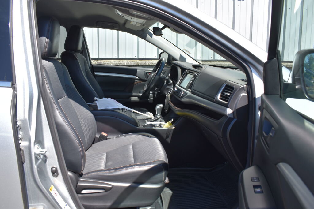 Certified 2017 Toyota Highlander Plus image 25