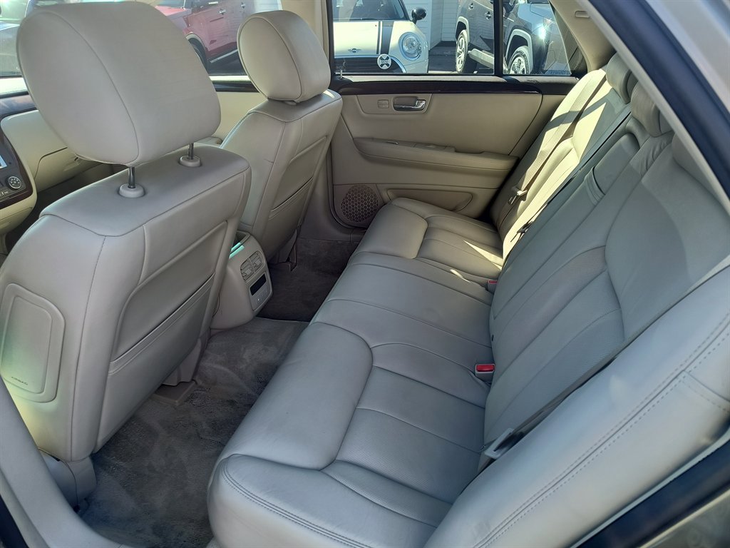 Used 2010 Cadillac DTS Luxury image 26