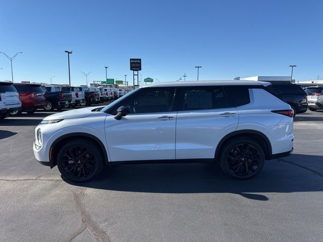 Used 2023 Mitsubishi Outlander SE image 8