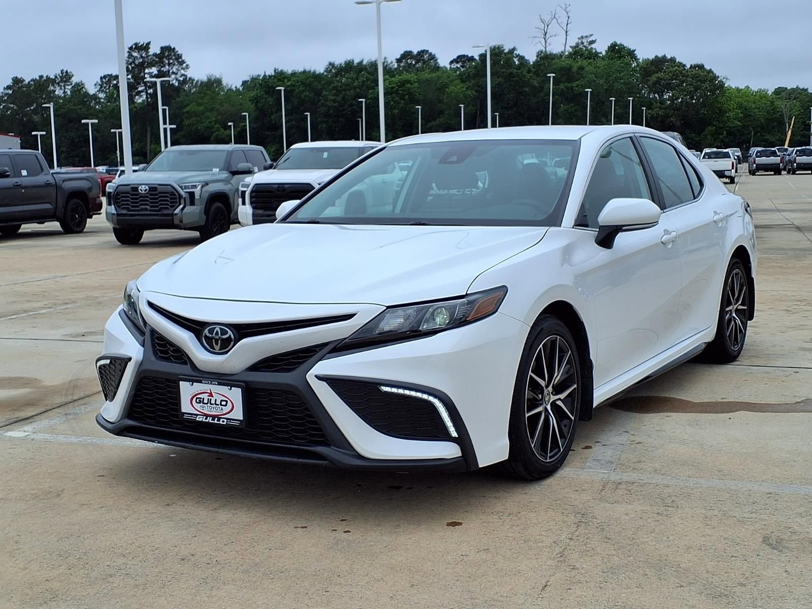 Certified 2024 Toyota Camry SE FWD image 3