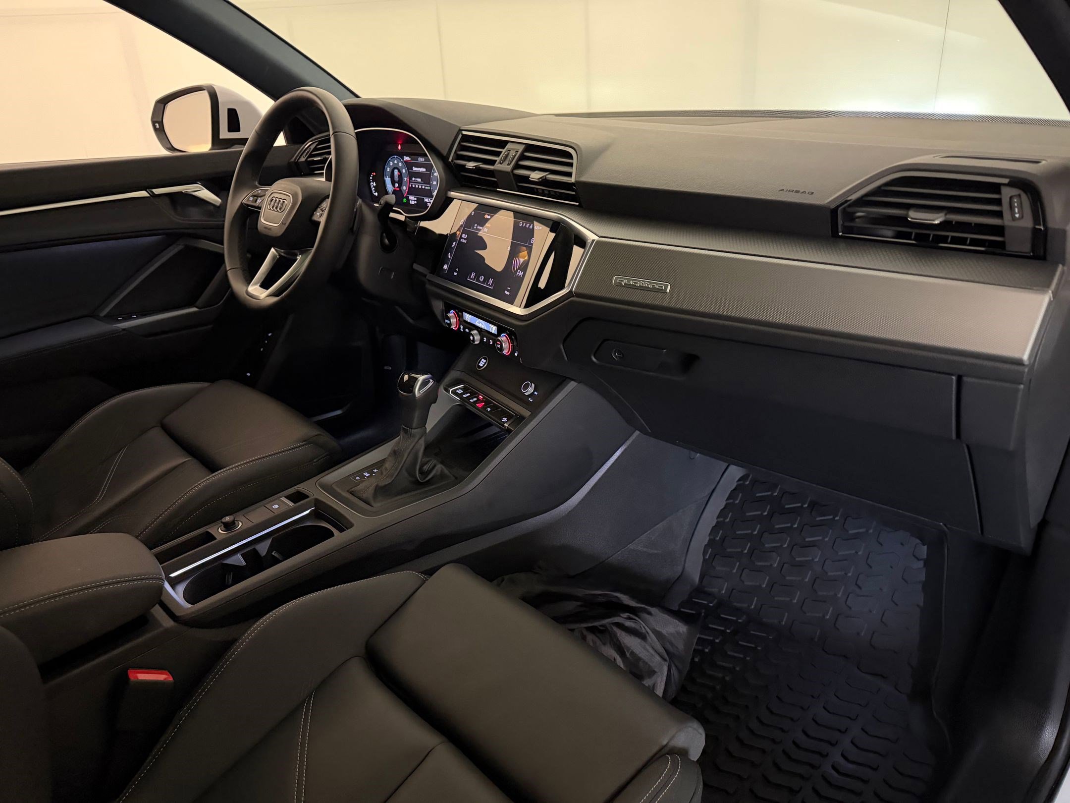 Certified 2025 Audi Q3 2.0T Premium w/ Convenience Package AWD/4WD image 32