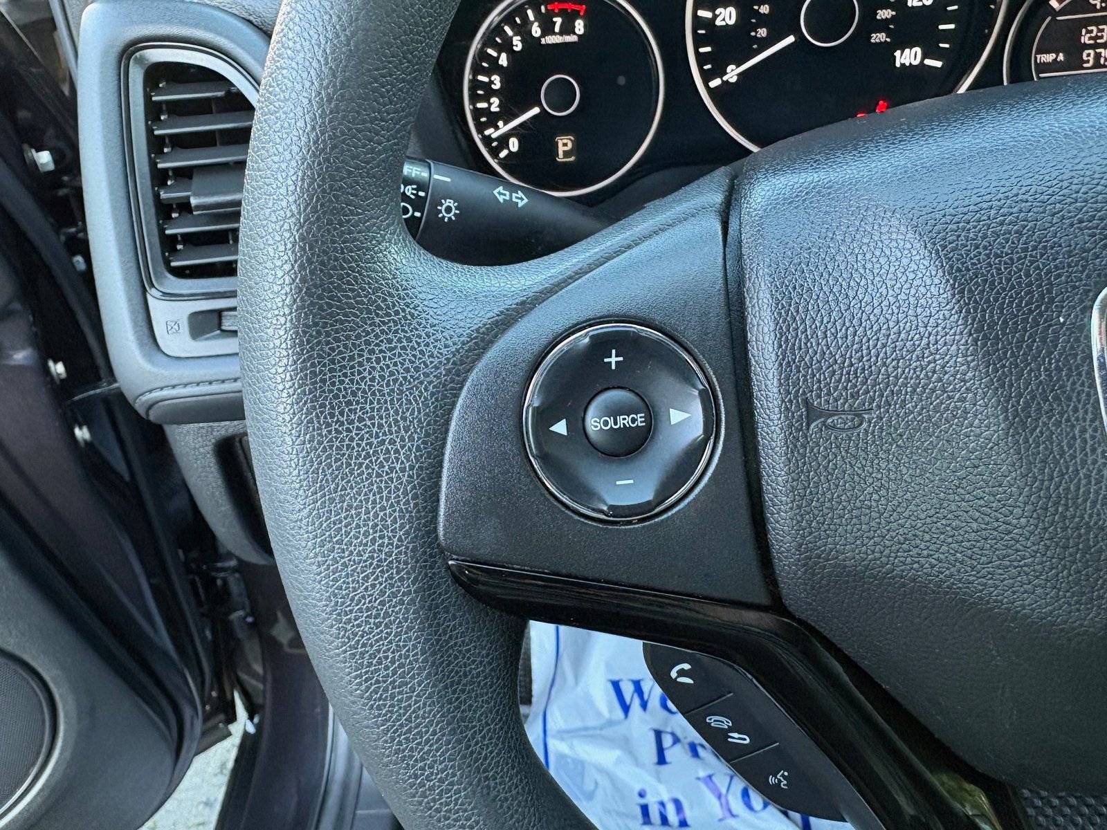 Used 2016 Honda HR-V LX image 40