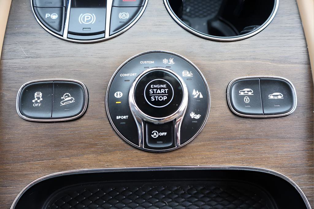 Used 2023 Bentley Bentayga Speed AWD/4WD image 32