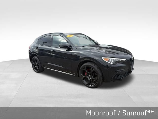 Used 2022 Alfa Romeo Stelvio Veloce image 2