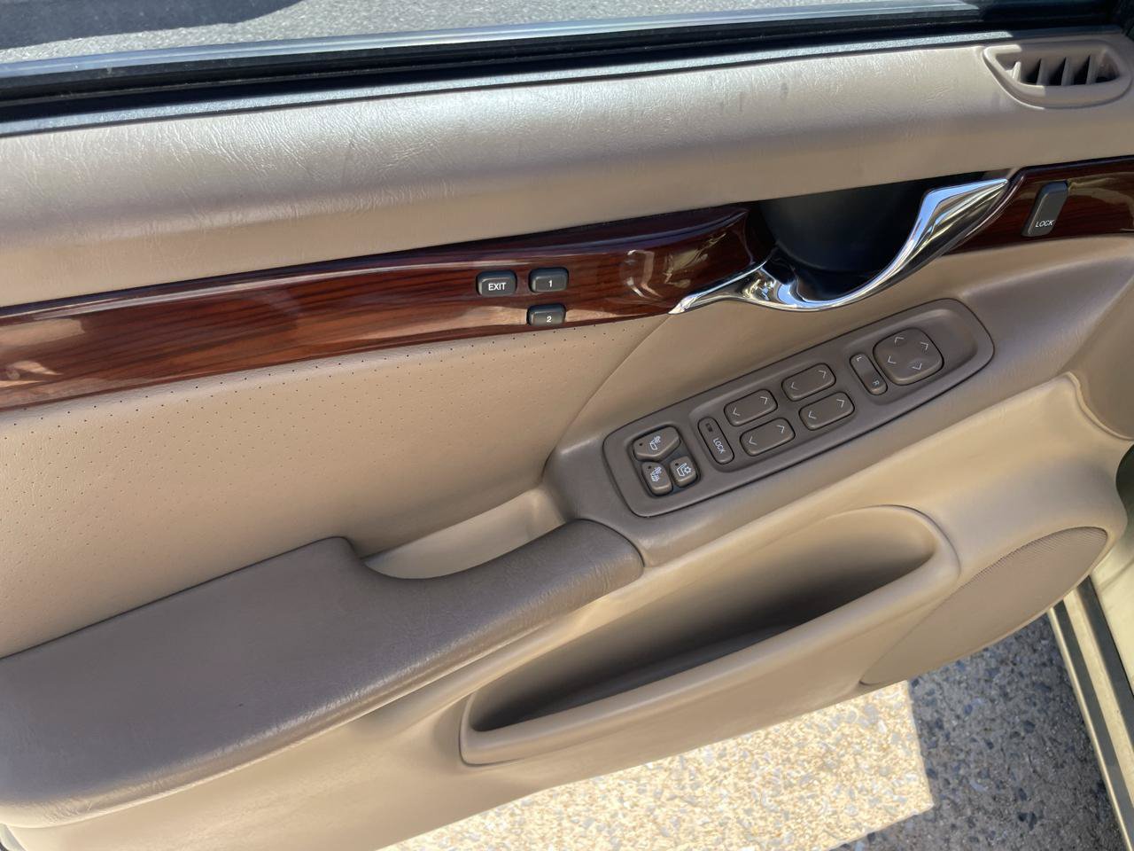 Used 2005 Cadillac De Ville DTS w/ Equipment Group FWD image 40